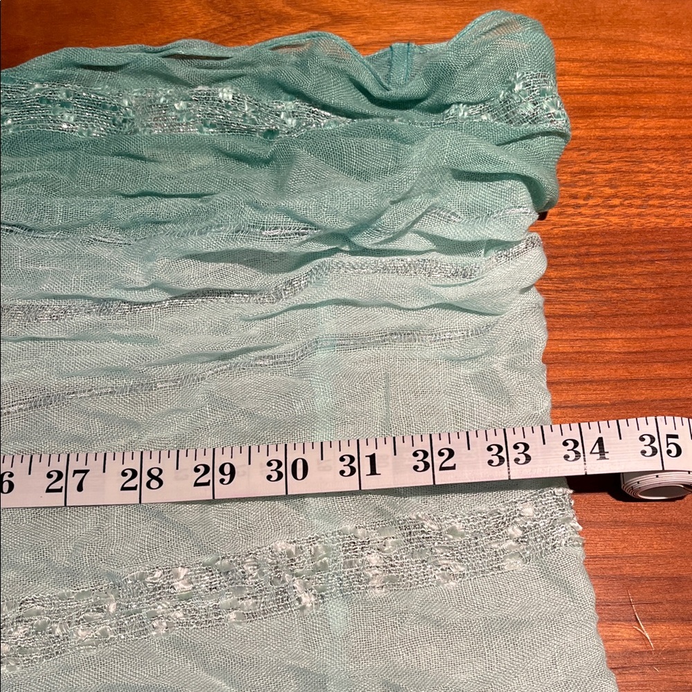 EUC Tommy Bahama Infinity Scarf in Ombré Turquoise with Silver Thread - Picture 4 of 8